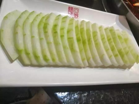 外加 冬瓜,豆腐,功夫黄瓜等蔬菜 荤素搭配,轻轻一涮欲罢不能 !
